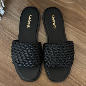 KAANAS BLACK LEATHER SLIDE SANDALS